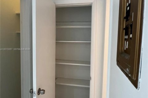 Copropriété à louer à Miami Beach, Floride: 38.46 m2 № 2083101 - photo 13