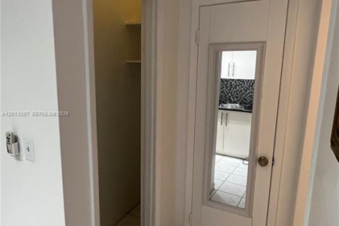 Copropriété à louer à Miami Beach, Floride: 38.46 m2 № 2083101 - photo 11