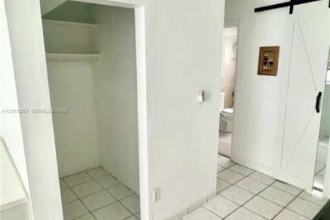 Copropriété à louer à Miami Beach, Floride: 38.46 m2 № 2083101 - photo 18