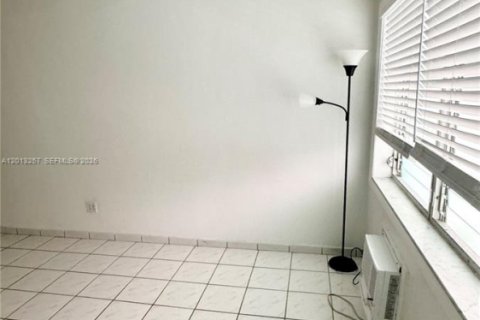 Copropriété à louer à Miami Beach, Floride: 38.46 m2 № 2083101 - photo 17