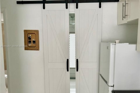 Copropriété à louer à Miami Beach, Floride: 38.46 m2 № 2083101 - photo 15