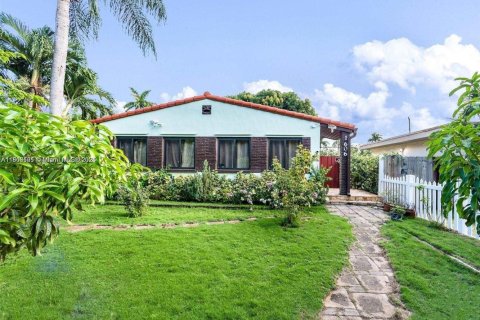 Villa ou maison à louer à Hollywood, Floride: 3 chambres, 122.82 m2 № 1888968 - photo 2