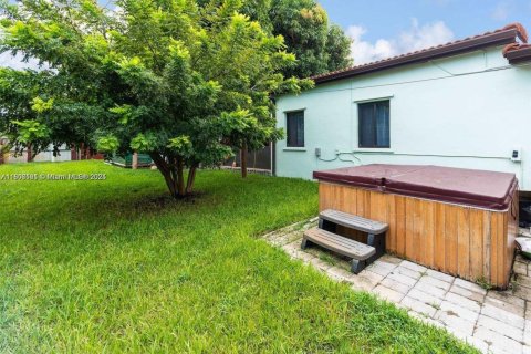 House in Hollywood, Florida 3 bedrooms, 122.82 sq.m. № 1888968 - photo 3