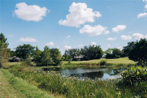 Townhouse in Davie, Florida 2 bedrooms, 114.27 sq.m. № 1954438 - photo 21