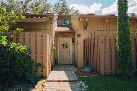 Townhouse in Davie, Florida 2 bedrooms, 114.27 sq.m. № 1954438 - photo 1