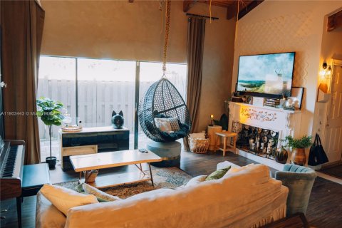 Townhouse in Davie, Florida 2 bedrooms, 114.27 sq.m. № 1954438 - photo 2