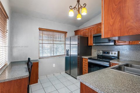 Villa ou maison à vendre à Miami, Floride: 3 chambres, 110.27 m2 № 1939106 - photo 8