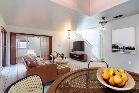 Villa ou maison à vendre à Miami, Floride: 3 chambres, 110.27 m2 № 1939106 - photo 4