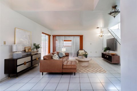 Villa ou maison à vendre à Miami, Floride: 3 chambres, 110.27 m2 № 1939106 - photo 3