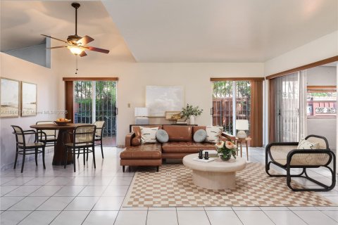 Villa ou maison à vendre à Miami, Floride: 3 chambres, 110.27 m2 № 1939106 - photo 2