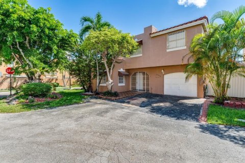 Villa ou maison à vendre à Miami, Floride: 3 chambres, 110.27 m2 № 1939106 - photo 1