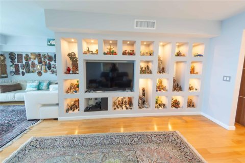 Condo in Sunny Isles Beach, Florida, 2 bedrooms  № 1809842 - photo 5