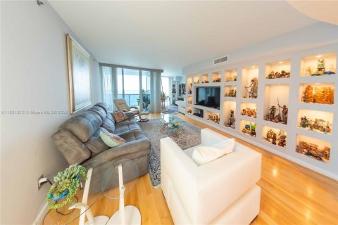 Condo in Sunny Isles Beach, Florida, 2 bedrooms  № 1809842 - photo 6