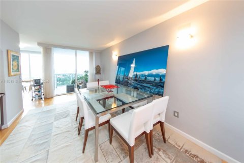 Condo in Sunny Isles Beach, Florida, 2 bedrooms  № 1809842 - photo 10