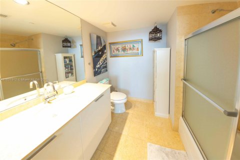 Condo in Sunny Isles Beach, Florida, 2 bedrooms  № 1809842 - photo 13