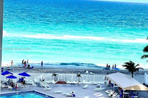 Condominio en alquiler en Hollywood, Florida, 1 dormitorio, 69.68 m2 № 2010644 - foto 3