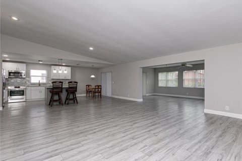 Villa ou maison à vendre à Tamarac, Floride: 2 chambres, 217.86 m2 № 2085734 - photo 16
