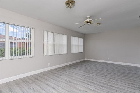 Villa ou maison à vendre à Tamarac, Floride: 2 chambres, 217.86 m2 № 2085734 - photo 9