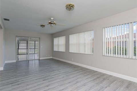 Villa ou maison à vendre à Tamarac, Floride: 2 chambres, 217.86 m2 № 2085734 - photo 5