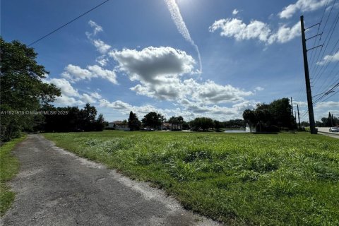 Propiedad comercial en venta en Greenacres, Florida № 2018693 - foto 6