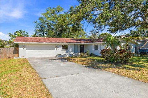House in Clearwater, Florida 3 bedrooms, 170.01 sq.m. № 2101497 - photo 4