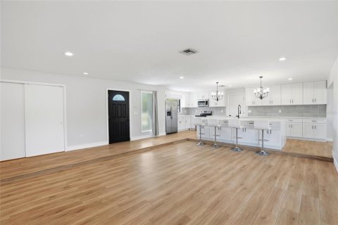 House in Clearwater, Florida 3 bedrooms, 170.01 sq.m. № 2101497 - photo 7