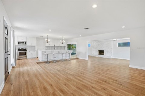 House in Clearwater, Florida 3 bedrooms, 170.01 sq.m. № 2101497 - photo 11