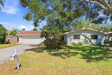 House in Clearwater, Florida 3 bedrooms, 170.01 sq.m. № 2101497 - photo 3
