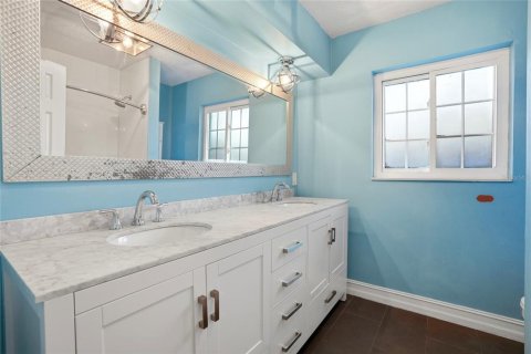 House in Clearwater, Florida 3 bedrooms, 170.01 sq.m. № 2101497 - photo 20