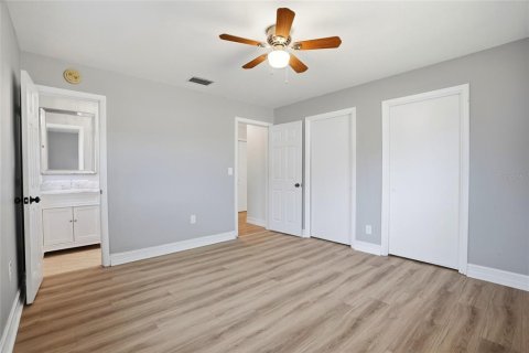 House in Clearwater, Florida 3 bedrooms, 170.01 sq.m. № 2101497 - photo 18
