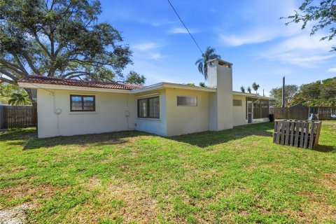 House in Clearwater, Florida 3 bedrooms, 170.01 sq.m. № 2101497 - photo 28