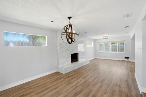 House in Clearwater, Florida 3 bedrooms, 170.01 sq.m. № 2101497 - photo 12