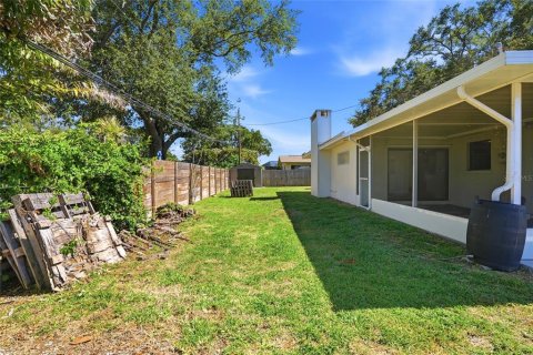 House in Clearwater, Florida 3 bedrooms, 170.01 sq.m. № 2101497 - photo 24