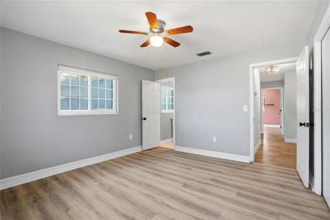 House in Clearwater, Florida 3 bedrooms, 170.01 sq.m. № 2101497 - photo 15
