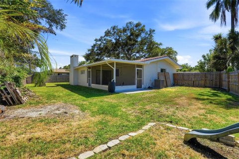 House in Clearwater, Florida 3 bedrooms, 170.01 sq.m. № 2101497 - photo 27