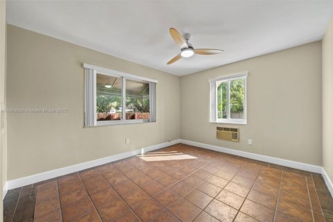 Casa en alquiler en West Miami, Florida, 3 dormitorios, 135.64 m2 № 1951968 - foto 10