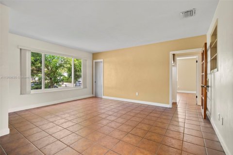 Casa en alquiler en West Miami, Florida, 3 dormitorios, 135.64 m2 № 1951968 - foto 4