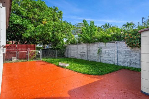Casa en alquiler en West Miami, Florida, 3 dormitorios, 135.64 m2 № 1951968 - foto 26