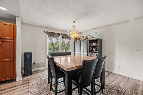 Villa ou maison à vendre à Titusville, Floride: 4 chambres, 244.43 m2 № 2277772 - photo 4