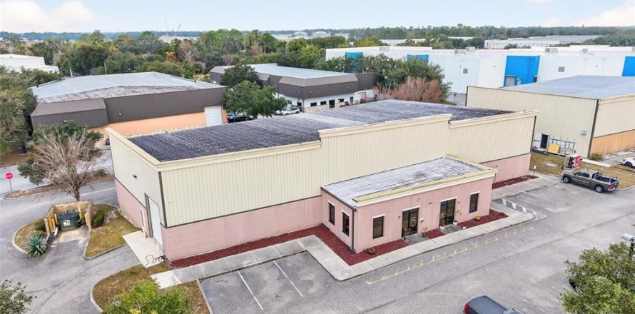 Immobilier commercial à Oviedo, Floride 929.77 m2 № 2103746
