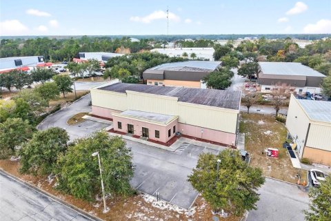 Immobilier commercial à vendre à Oviedo, Floride: 929.77 m2 № 2103746 - photo 4