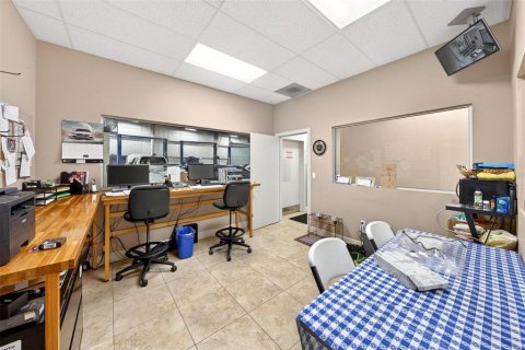 Immobilier commercial à vendre à Oviedo, Floride: 929.77 m2 № 2103746 - photo 9
