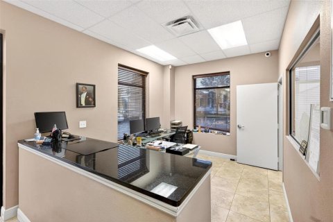 Immobilier commercial à vendre à Oviedo, Floride: 929.77 m2 № 2103746 - photo 7