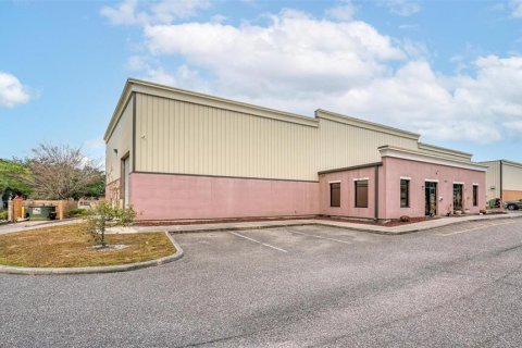 Immobilier commercial à vendre à Oviedo, Floride: 929.77 m2 № 2103746 - photo 2