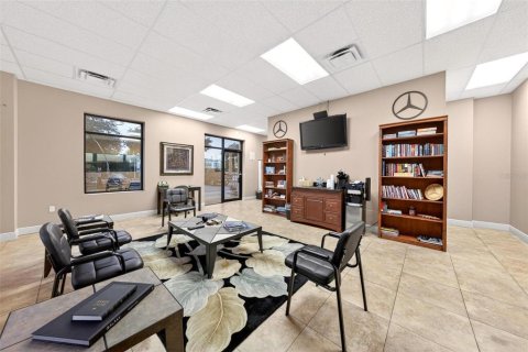 Immobilier commercial à vendre à Oviedo, Floride: 929.77 m2 № 2103746 - photo 12