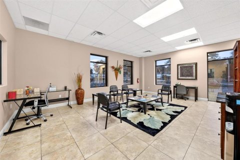 Immobilier commercial à vendre à Oviedo, Floride: 929.77 m2 № 2103746 - photo 13