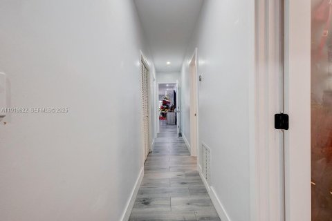 Купить виллу или дом в Майами, Флорида 3 спальни, 338.81м2, № 1973271 - фото 10