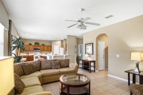 House in Davenport, Florida 5 bedrooms, 302.03 sq.m. № 2210852 - photo 16
