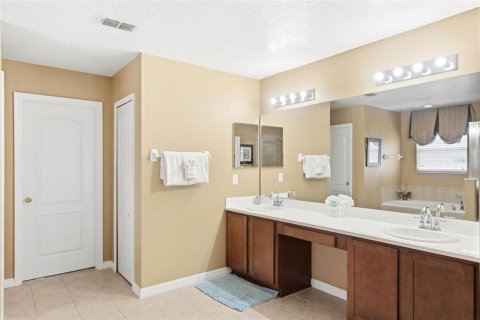 House in Davenport, Florida 5 bedrooms, 302.03 sq.m. № 2210852 - photo 29