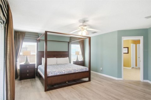House in Davenport, Florida 5 bedrooms, 302.03 sq.m. № 2210852 - photo 26